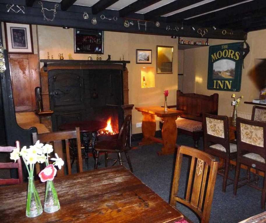 Moors Inn Appleton le Moors Buitenkant foto