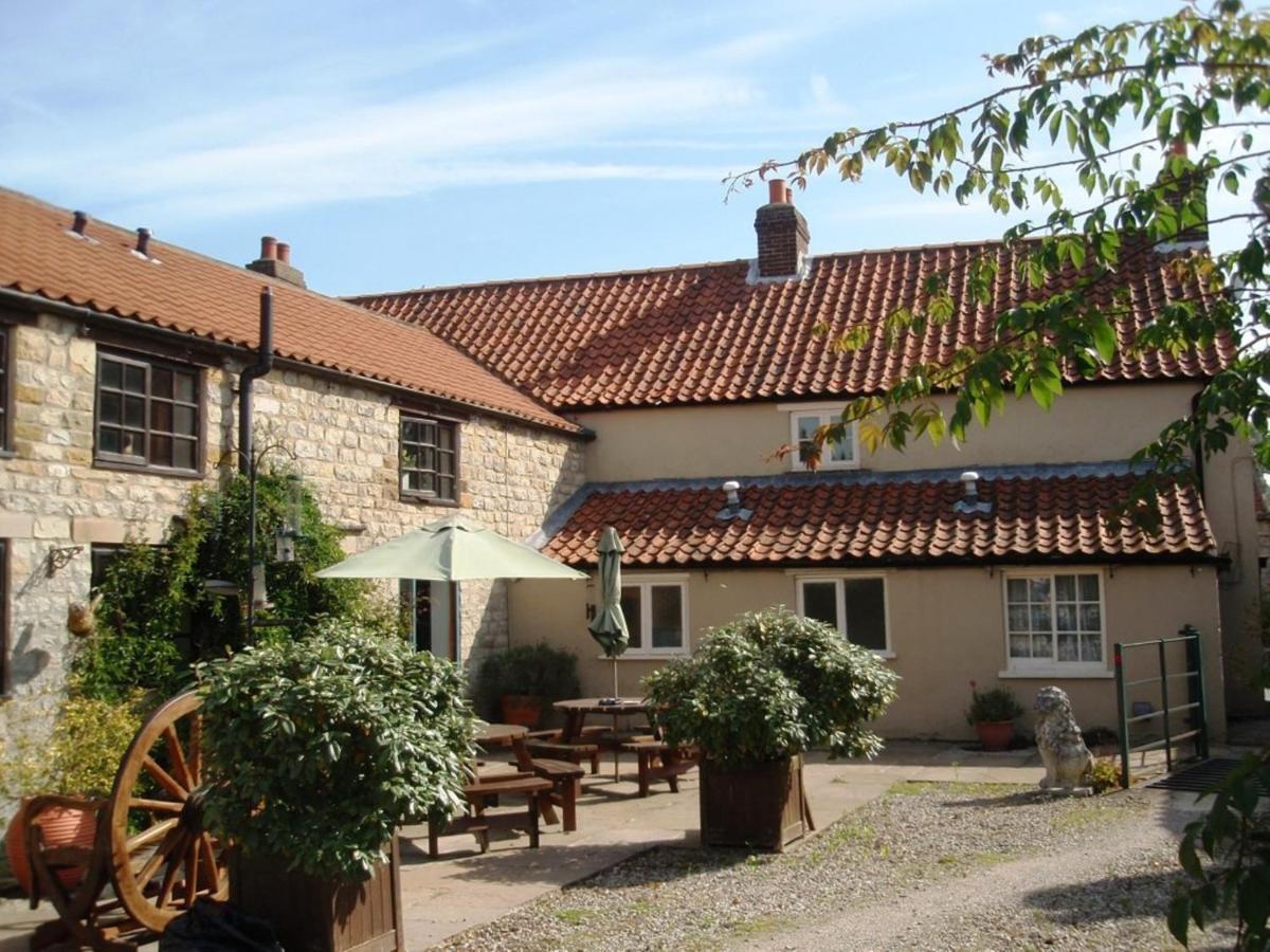 Moors Inn Appleton le Moors Buitenkant foto